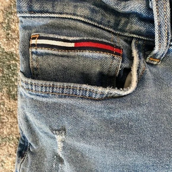 Tommy Hilfiger Jeans - Picture 7 of 9